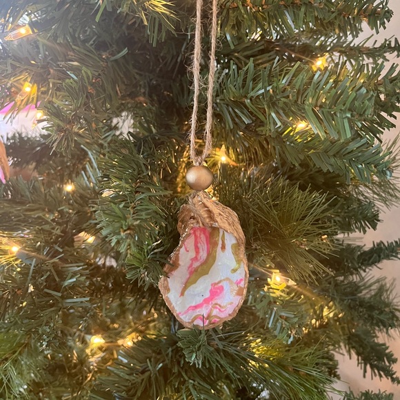 Set of Six Decoupaged Oyster Ornaments, Pink & Gold Marble - Picture 13 of 14